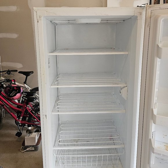 Upright freezer - Picture 2 of 3